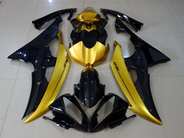 08-16 Negro Brillante & Dorado R6 Carenado