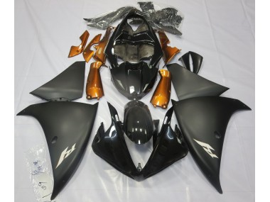 09-11 Negro Mate & Naranja R1 Carenado