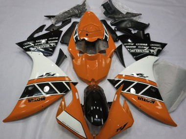 12-14 Naranja Brillante Blanco & Negro R1 Carenado