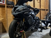 ¡Desde el principio y el final de la realización de mi pedido, Erick se mantuvo en contacto para mantenerme actualizado sobre mis carenados y respondió cualquier pregunta que tuviera! Puse los carenados en mi ZX6 de 15' y no podría estar más feliz. ¡El material, el equipamiento OEM, la capa transparente y el color de estos carenados fueron geniales! Recomendación 10/10 para cualquiera que quiera comprar carenados nuevos y únicos.