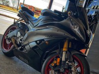 Esta empresa es excelente, el servicio al cliente fue increíble e incluso después de recibir los carenados, se acercaron para asegurarse de que todo estuviera bien. Los carenados tienen un aspecto fantástico y se adaptan bien a la moto. Ojalá hubiera ido con ellos desde el principio.